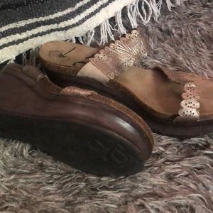 Otbt wedges taupe gold 8.5